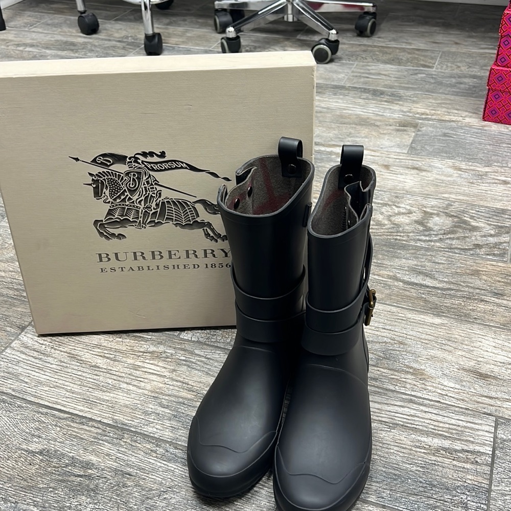 Super cute Burberry black  rain boots in a size 39 (us9)